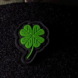 PVC tactische moraal patch klavertje vier – Lucky mini patch met klittenband aan de achterkant