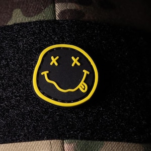 Écusson tactique en PVC pour moral, visage souriant - Mini support auto-agrippant de 2,5 cm (1 po.)