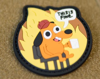 Parche moral de Burning Dog "Esto está bien" / Parche divertido con meme de fuego / Cierre táctico de velcro
