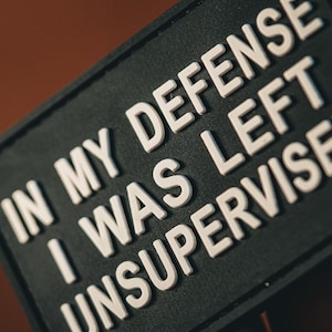 Till mitt försvar: Jag lämnades utan uppsikt, PVC-morallapp – krokbaksida