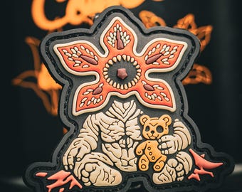 Sci-Fi Moral Aufnäher | Gruseliges Baby Wesen | PVC Patch Patch | Haken Backing | Für EDC Zahnräder