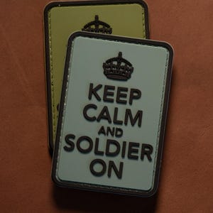 PVC-patch Keep Calm and Soldier On Tactical Morale Patch – Hook Backing