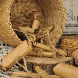 Rollos de papel con extremos quemados atados con hilo, forma única, mensaje en una botella, regalos de fiesta, suministros para bodas, pequeños rollos de papel.
