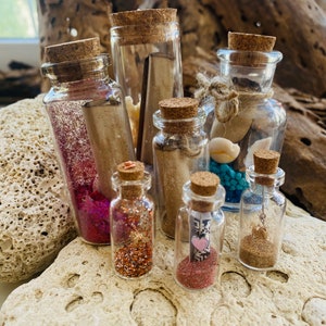 Mensaje en una botella: botella de vidrio de diferentes tamaños con rollo de papel en el interior, perfecta para bodas, fiestas u otros eventos.