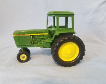 ERTL farm country John Deere Historical Tractor Set-Die Cast Replicas #5523 ERTL farm country John Deere Historical Tractor Set-Die Cast Replicas #5523