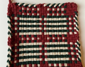 Cayenne, pine, winter white potholder