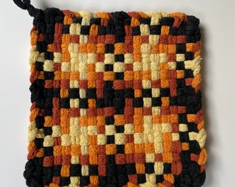 Skillet, spice, tiger lily, daffodil potholder