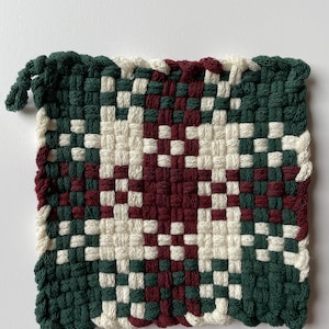 Pine, winter white, burgundy potholder