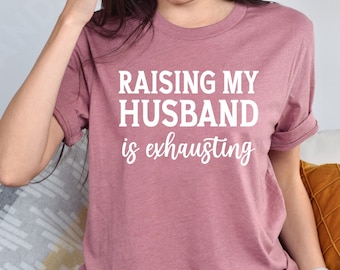 Ich erhöhe meinen Mann ist anstrengend Shirt, sarkastische Frau Shirts, lustiges Spruch Shirt, lustige Frau Geschenk Shirts, Geschenk für Frau, lustige Frau Shirt,