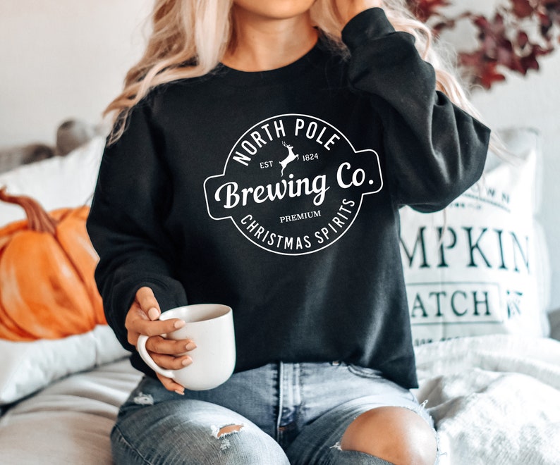 Maglione Polo Nord, Felpa invernale, Maglietta natalizia carina, Brewing Co, Squadra di Natale, Il periodo più meraviglioso, Magliette con spirito natalizio immagine 5