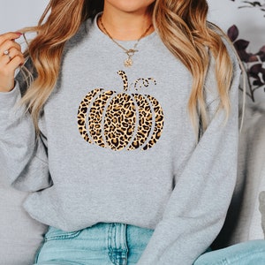 Kürbis-Shirt mit Gepardenmuster, Kürbis-Shirt mit Leopardenmuster, Kürbis-Shirt, Thanksgiving-Hoodie, Halloween-Shirt, Herbst-Shirt, Herbst-Sweatshirt, süßes Kürbis-Shirt Bild 2