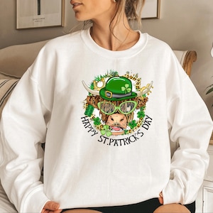 St Patricks Day shirt, Highland Cow Shirt, Clover Sweatshirt, St Pattys Day Sweater, Irish Gifts,Irish Cow Tshirt,Lucky Shirt for Women