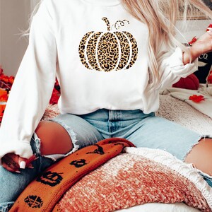 Kürbis-Shirt mit Gepardenmuster, Kürbis-Shirt mit Leopardenmuster, Kürbis-Shirt, Thanksgiving-Hoodie, Halloween-Shirt, Herbst-Shirt, Herbst-Sweatshirt, süßes Kürbis-Shirt Bild 4