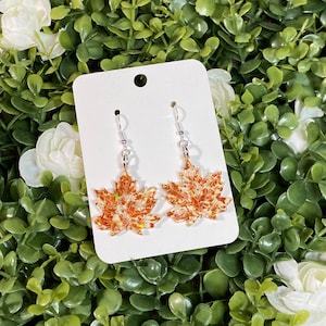 Maple Leaf confetti Glitter Earrings - autumn Earrings - Fall Earrings - Thanksgiving Earrings - Fall Jewelry - Nature Jewelry