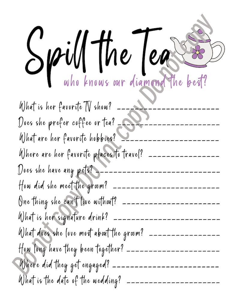 Pode incluir: Um jogo de despedida de solteira imprim&iacute;vel com o t&iacute;tulo "Spill the Tea" e uma ilustra&ccedil;&atilde;o de um bule de ch&aacute; roxo. O jogo faz perguntas sobre a noiva, como seu programa de televis&atilde;o favorito, seus hobbies e onde conheceu o noivo.