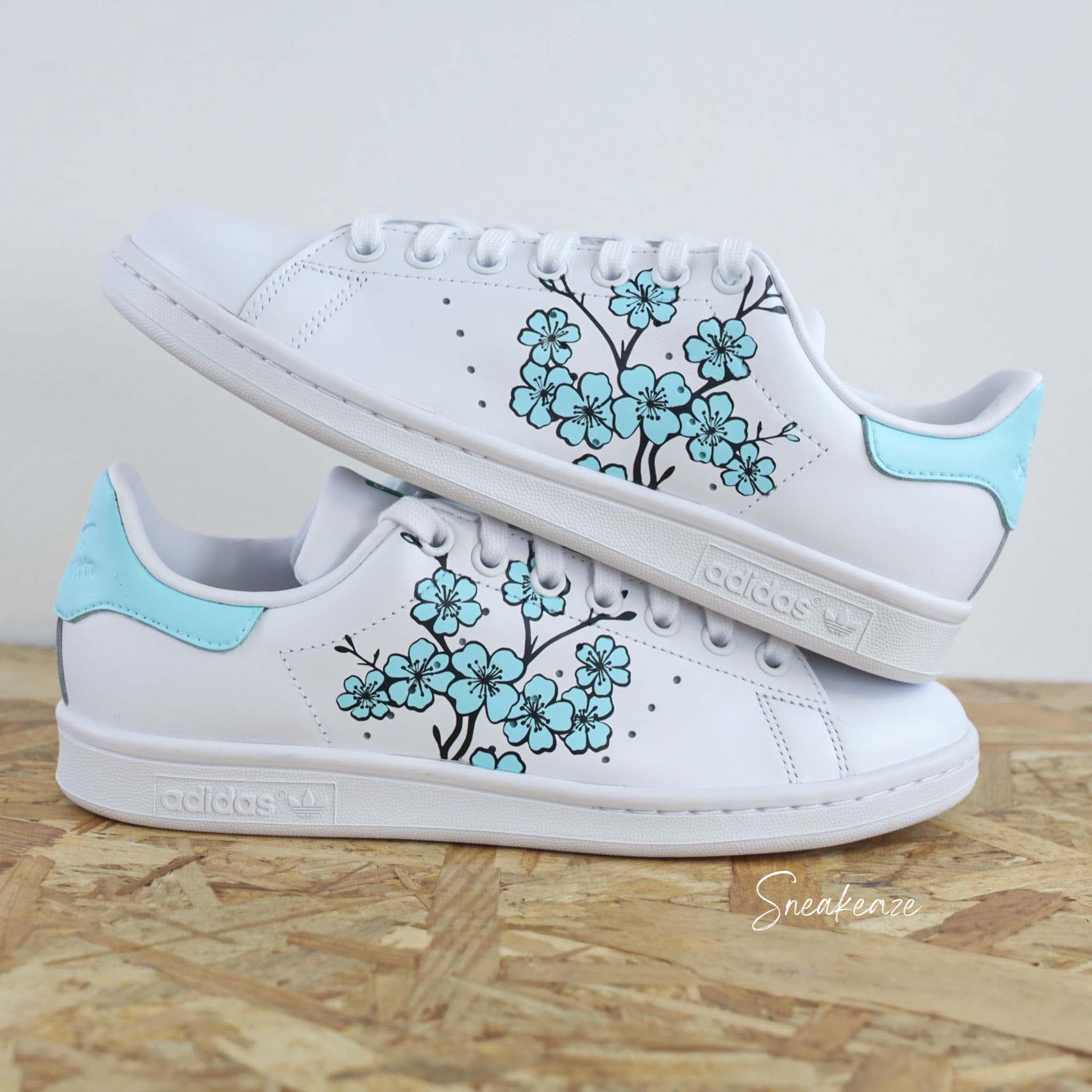adidas スタンスミス 限定 アート ペイント フラワー アディダス“フラワー刺繍”の「スタンスミス」スニーカー、デニム