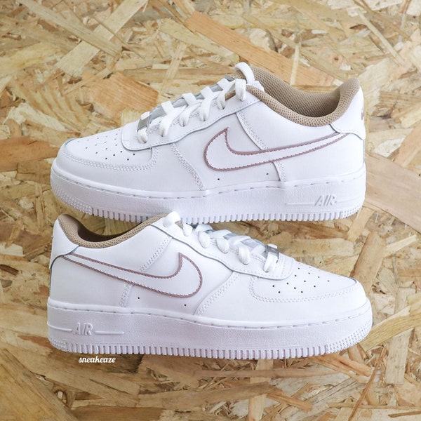 Baskets customisées Air Force 1 Silhouette outline customs swoosh coloré  praliné beige marronpastel unisexe