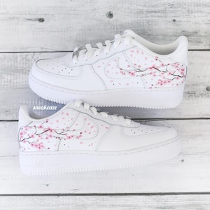 baskets personnalisées Air Force 1 Custom Sakura Cherry Blossom fleur de cerisier couleur rose unisexe image 4