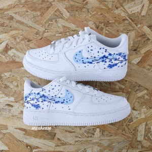 baskets Air Force 1 Custom Sakura Cherry Blossom fleur de cerisier bleu pastel unisexe Bleu