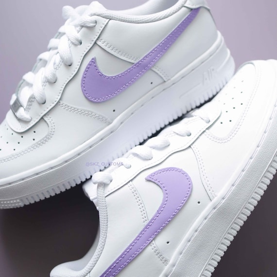 lila nike air force