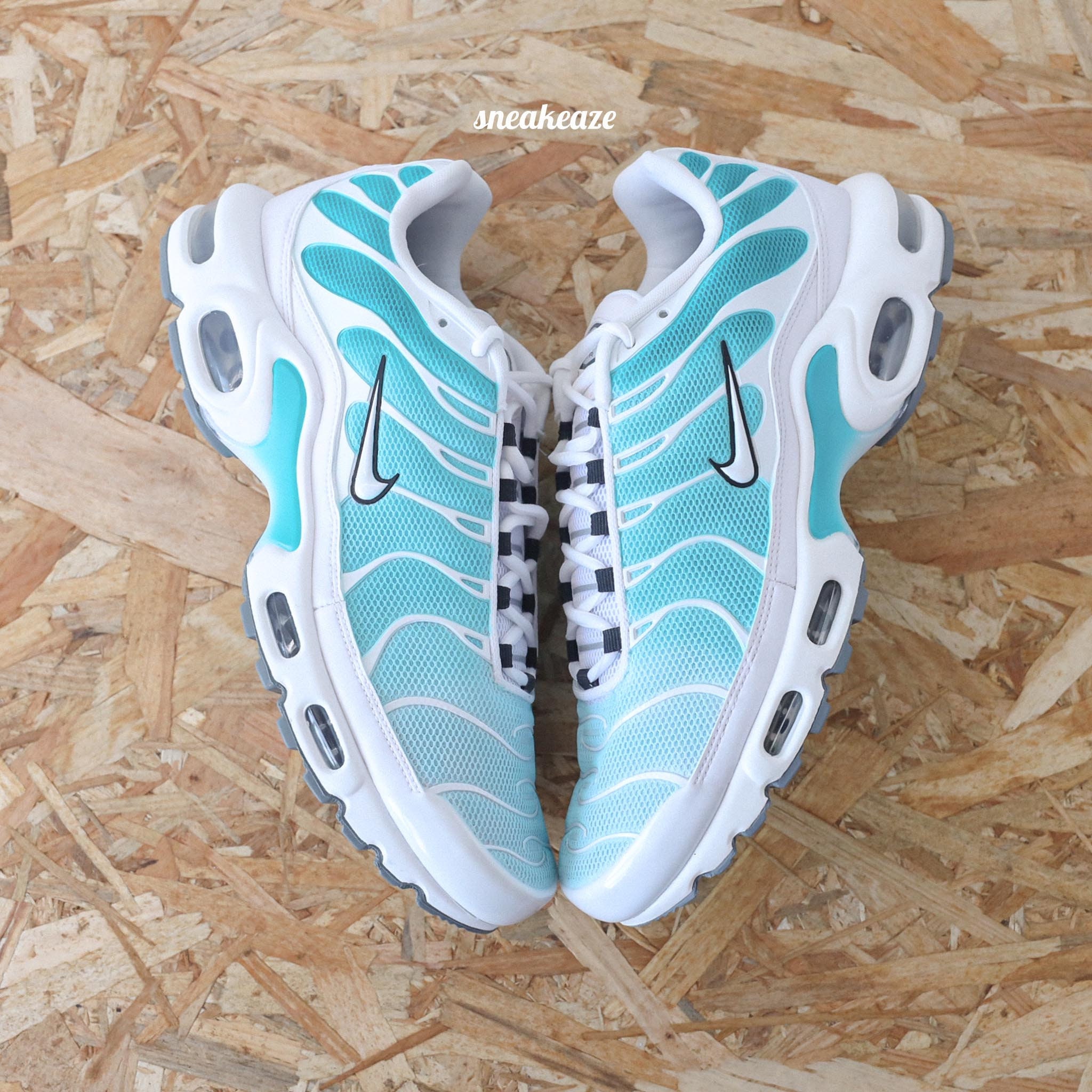 Nike Women's Air Max 270 'White Tiffany Blue' Shoes