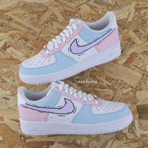 Air Force 1 custom pastel bleu et rose cartoon sketch Baskets AF1 personnalisées unisexe