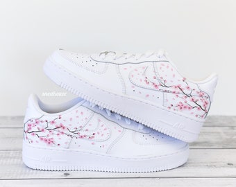 baskets personnalisées Air Force 1 Custom Sakura Cherry Blossom fleur de cerisier couleur rose unisexe