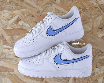 baskets Air Force 1 Custom cartoon swoosh bleu