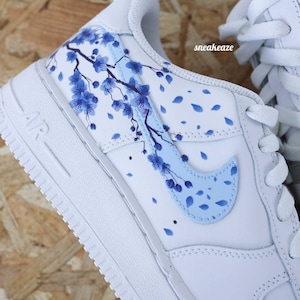 baskets Air Force 1 Custom Sakura Cherry Blossom fleur de cerisier bleu pastel unisexe image 2