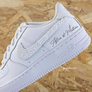 WEDDING CUSTOM Air force 1 custom perles nacrées pour mariage pour mariée , Chaussures personnalisées prénom et date