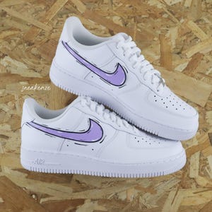 Air Force 1 Custom cartoon swoosh lila baskets personnalisées sketch violet pastel unisexe