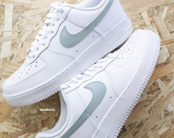 Baskets customisées Air Force 1 Custom swoosh couleur vert de gris unisexe