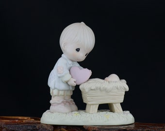 Precious Moments Porcelain Figurine Love is the Best Gift of All 2011 Girl Heart 