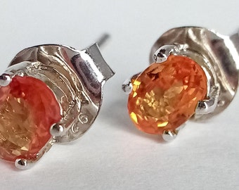 Unbehitzte Thai Sapphire Oval Cut facettierte Orange Ohrringe