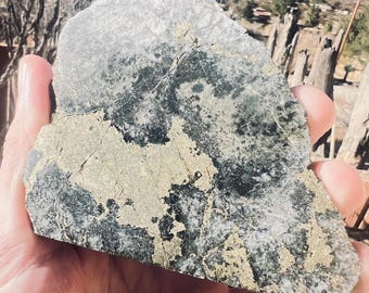 Espositore di minerali di calcopirite lucida da 1667 carati, Yukon