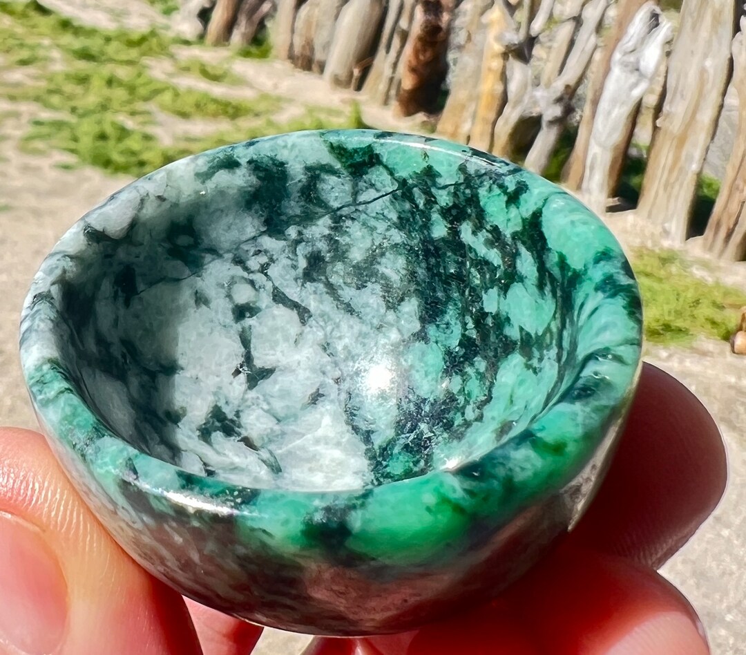 Ancien Bol Miniature Sculpté En Jade (jadeite) - Pièce Vintage, Objet De Décoration Ou Collection