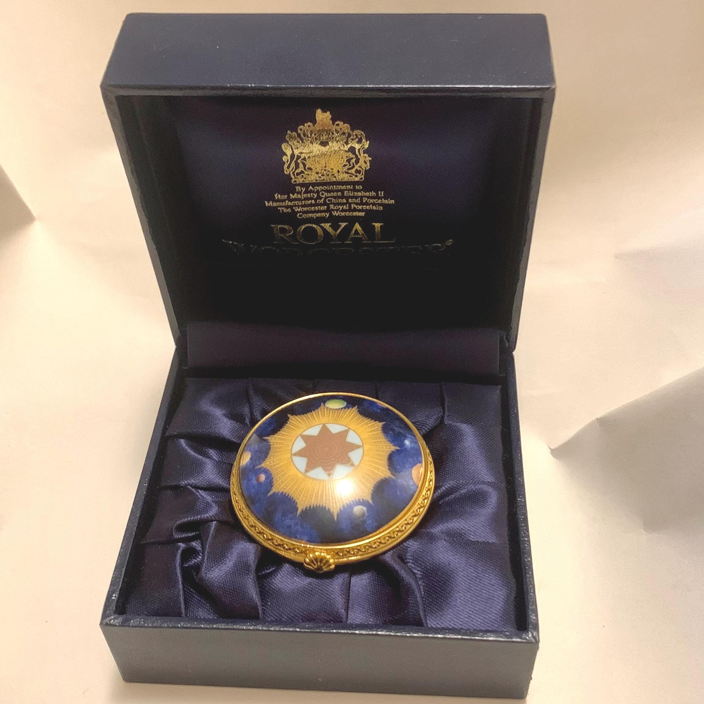 ロイヤルウースター 2000年限定版　ミレニアムプレート ウェッジウッドWEDGWOOD ミレニアム 2000 ART&MUSIC カレンダー