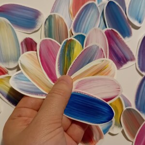 Bloemblaadjes, penseelstreken in papier.  Handgemaakt, handgeschilderd voor. Diverse papierkunst, kunst, decoraties, kaarten maken, cadeaus maken, enz.