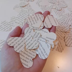 Coeurs en papier.  Lot de 150. Coeurs faits main pour le scrapbooking, le découpage, le bricolage, les décorations, la fabrication de cartes, etc.