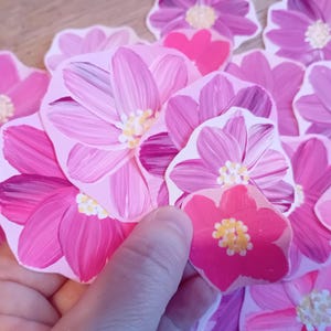 Fleurs en papier pour scrapbooking.  Lot de 35. Fleurs peintes à la main pour le scrapbooking, la décoration, la fabrication de cartes, etc.