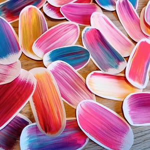 Pétalas de flores, pinceladas para scrapbooking. Feito à mão, pintado à mão para artesanato em papel, arte, decorações, cartões, giftrapping etc.