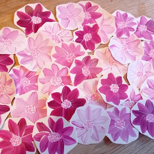 Fleurs en papier pour scrapbooking.  Lot de 35. Fleurs peintes à la main pour le scrapbooking, la décoration, la fabrication de cartes, etc.