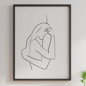 Op de afbeelding: Lijntekening van twee mensen die elkaar omhelzen, waarbij de ene persoon zijn arm om de taille van de andere heeft en zijn hoofd op de schouder van de andere rust.