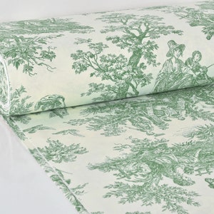 Puede incluir: Tela de Toile de Jouy verde con un patr&oacute;n repetido de &aacute;rboles, p&aacute;jaros y personas. La tela tiene un fondo blanco.