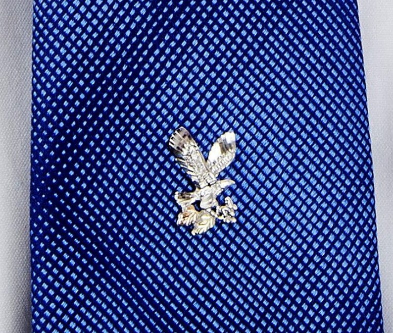 on Leaf cluster Black Hills Gold Eagle Tie Tack