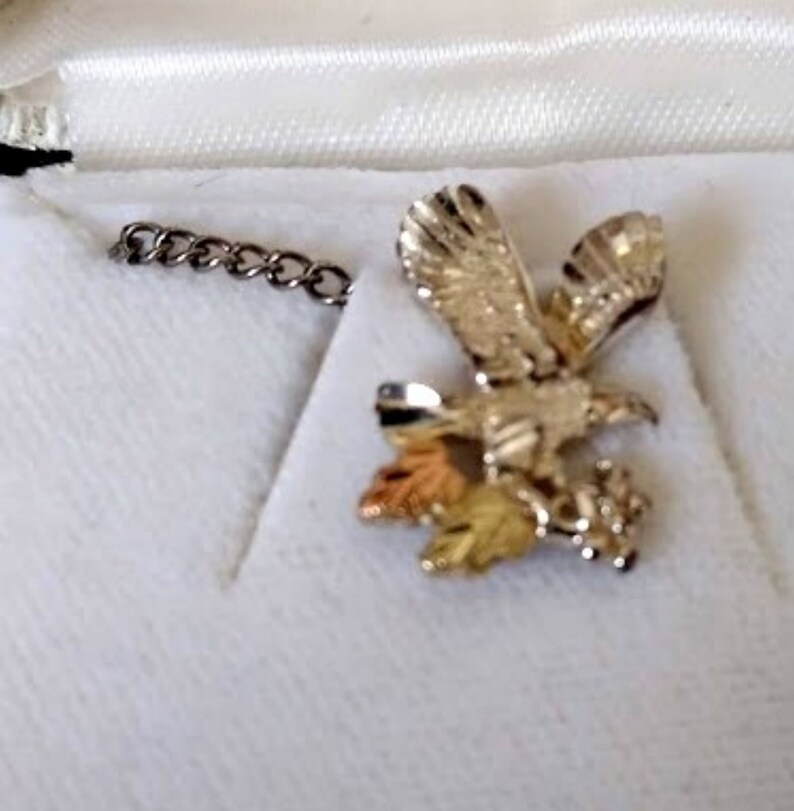 on Leaf cluster Black Hills Gold Eagle Tie Tack