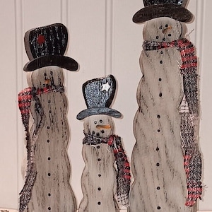 Snowmen, Snowman Trio, Wood Snowman Trio, Primitive Snowman, Distressed Snowmen, FREE PRIORITY SHIPPING zdjęcie 2