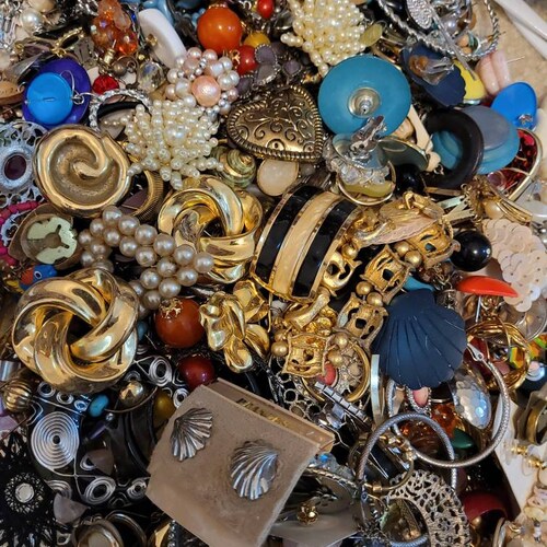 Lot of  2 pound costume   jewelry