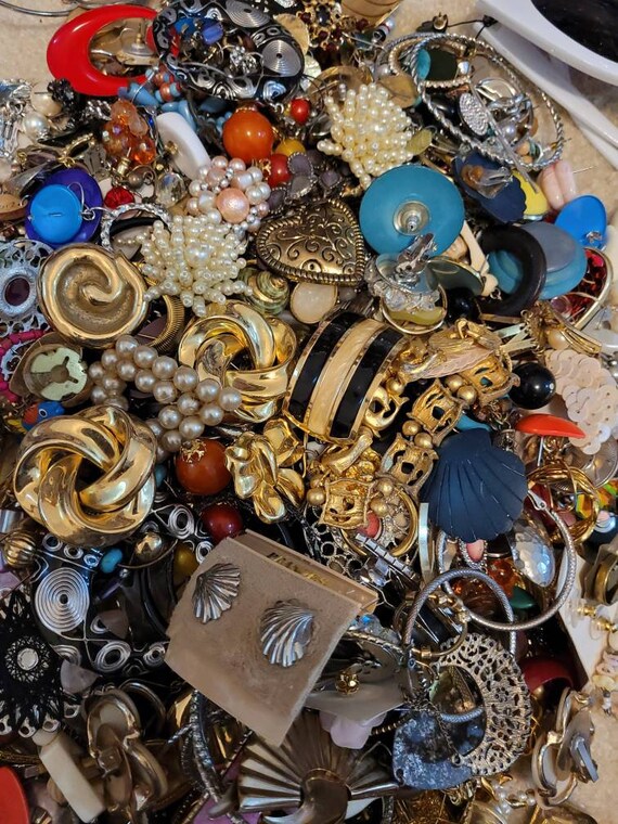 2 or 4 Pounds Nice All Wearable Jewelry, Mystery Lot, Wearing Selling  Crafting, Vintage to Mod, Mixed Bulk Jewelry, No Junk, Jewelery Lot 