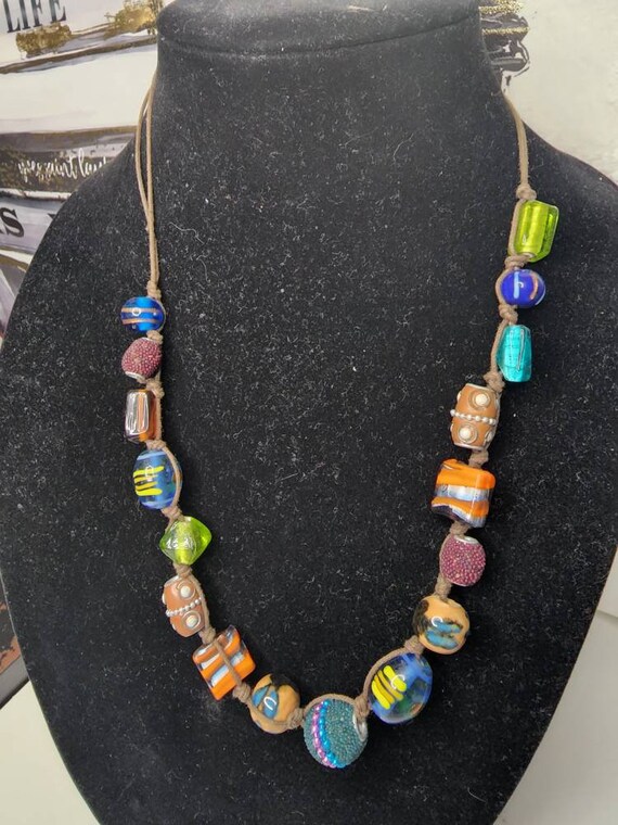 Collier Vintage En Verre De Murano - Noir Et Multicolore à Motifs - Occasion